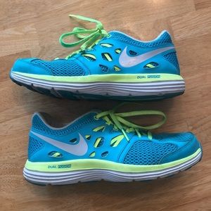 Nike Dual Fusion Sneakers